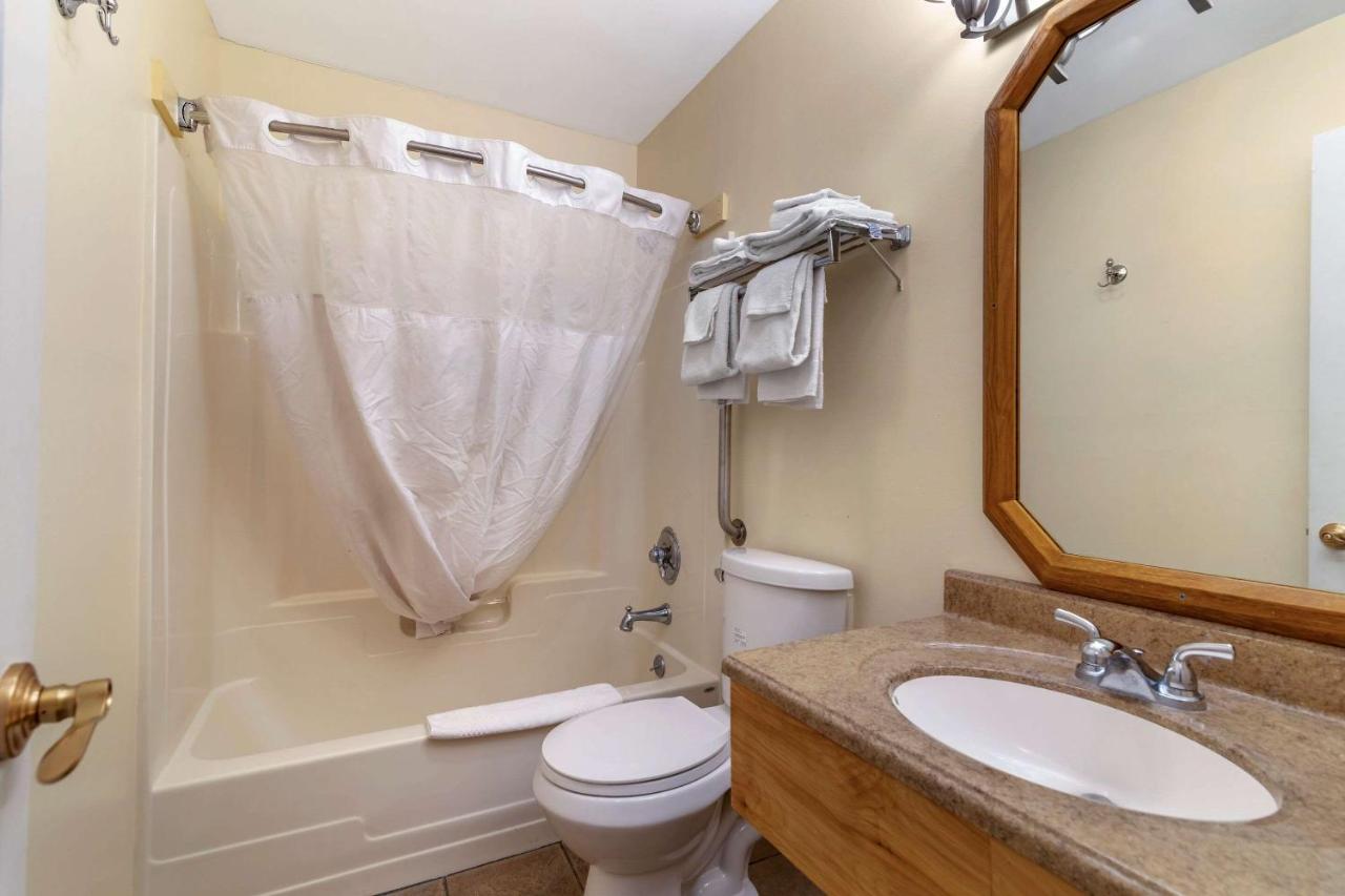 | Rodeway Inn Lake George Outlets