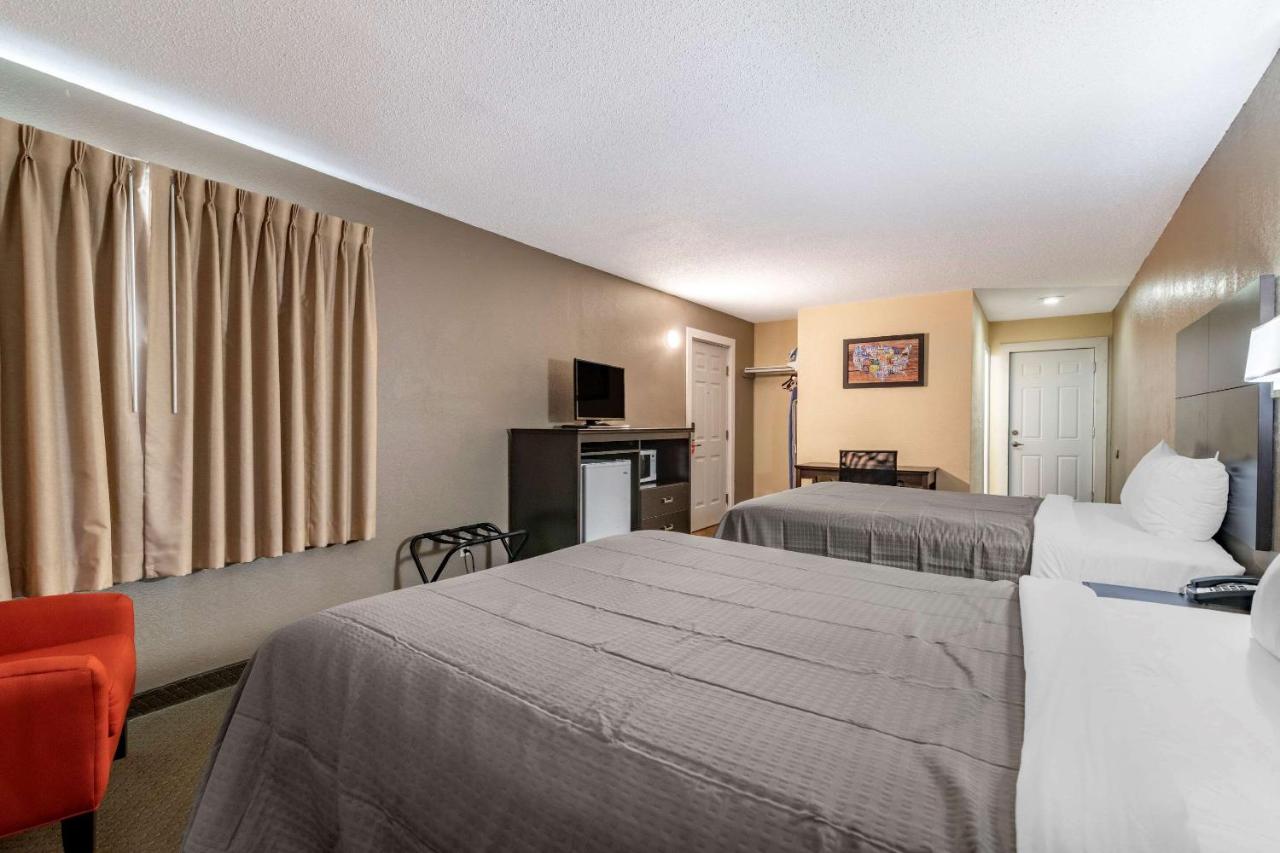 | Rodeway Inn Lake George Outlets