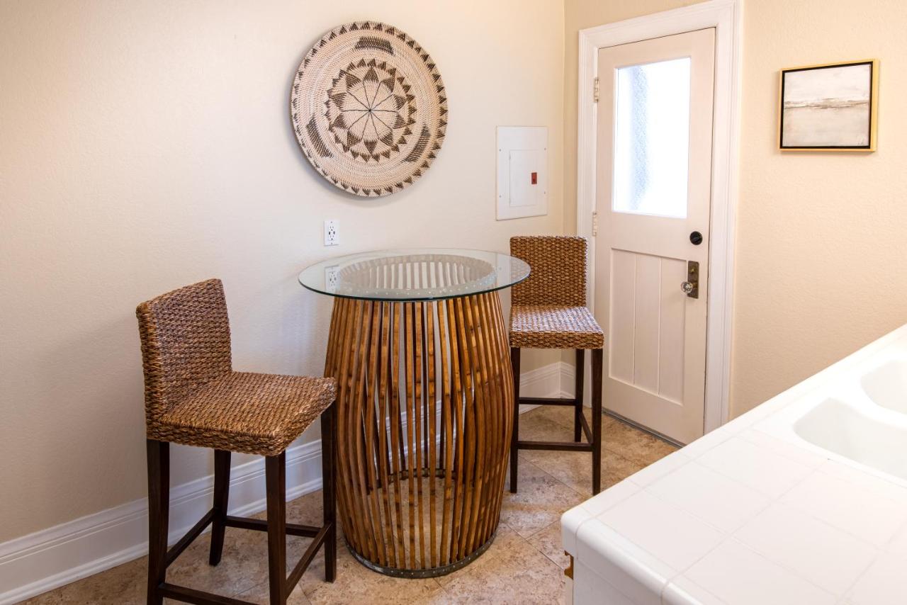 Deluxe King Studio with Kitchen - 118B at Harbor House Inn