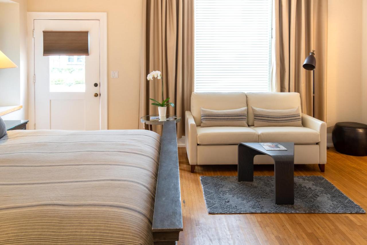 Deluxe King Studio with Kitchen - 118B at Harbor House Inn
