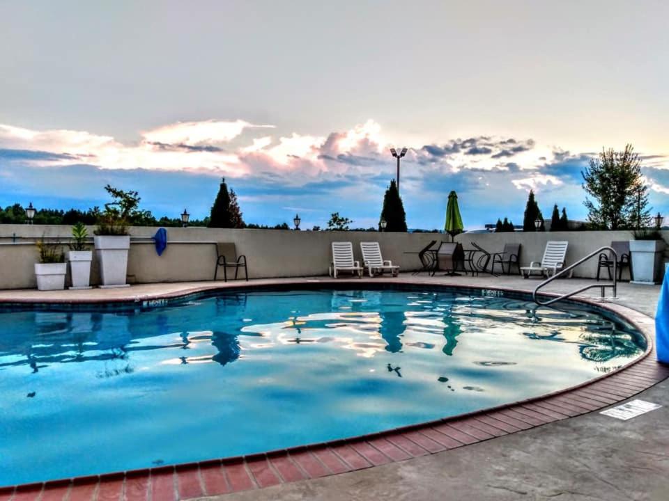| Holiday Inn Guin, an IHG Hotel