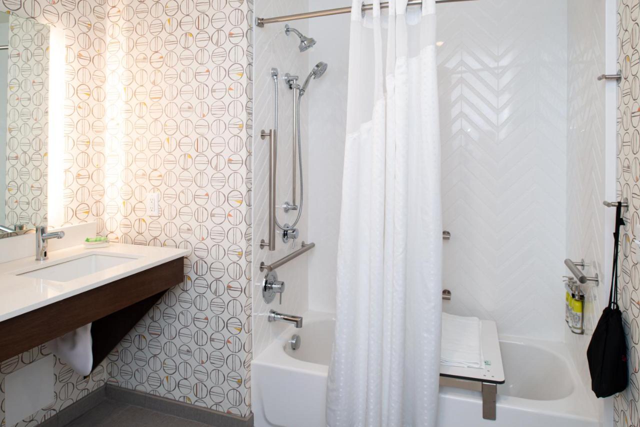 Twin Room - Mobility Access with Bath Tub at Holiday Inn & Suites Idaho Falls by IHG