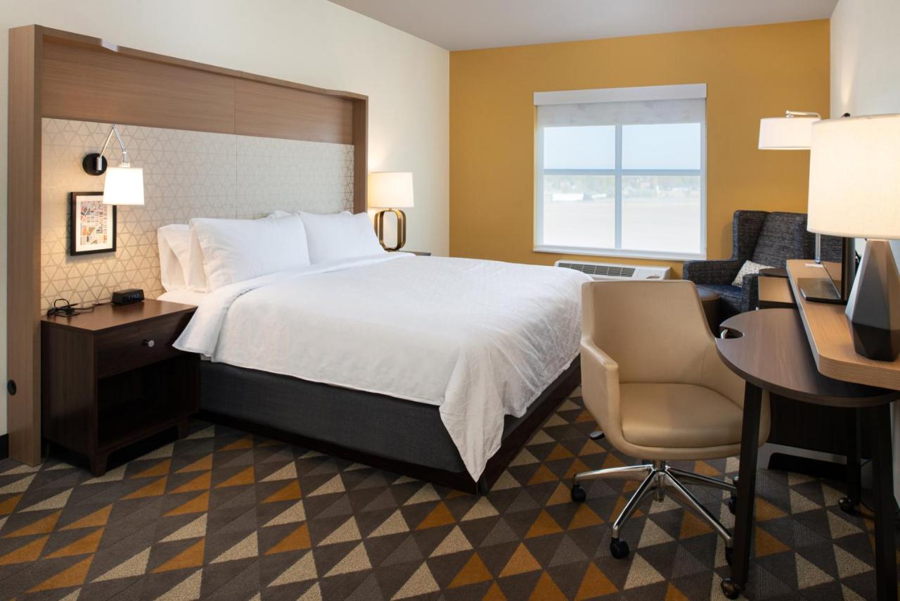 King Room - Hearing Accessible - Non-Smoking at Holiday Inn & Suites Idaho Falls by IHG
