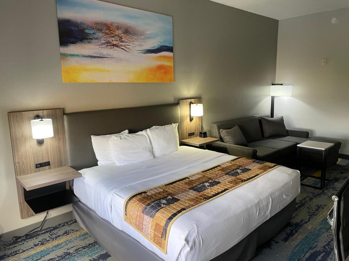 Junior King Suite - Non-Smoking at La Quinta Inn & Suites by Wyndham Tampa Central