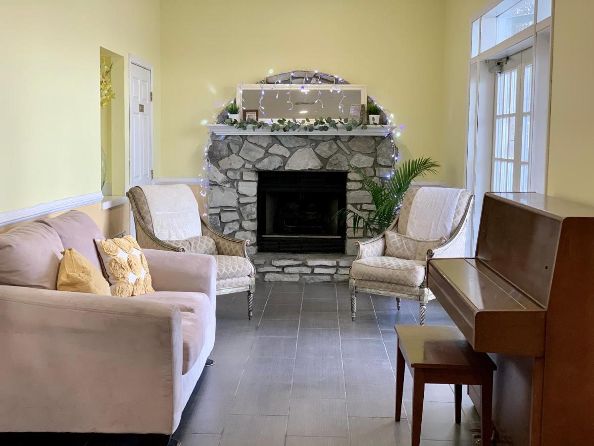 | Seven Gables Inn