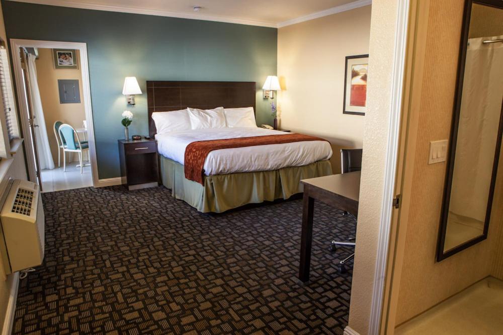 | Marinwood Inn & Suites