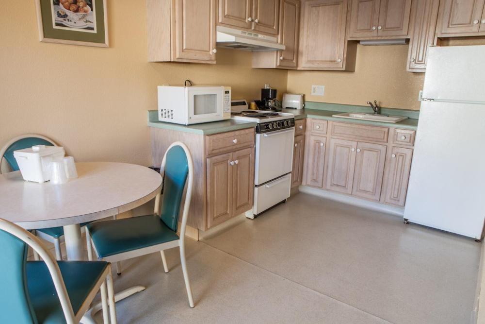 | Marinwood Inn & Suites