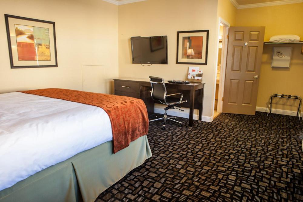 | Marinwood Inn & Suites