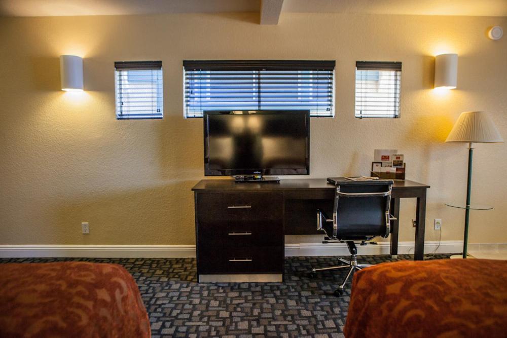 | Marinwood Inn & Suites