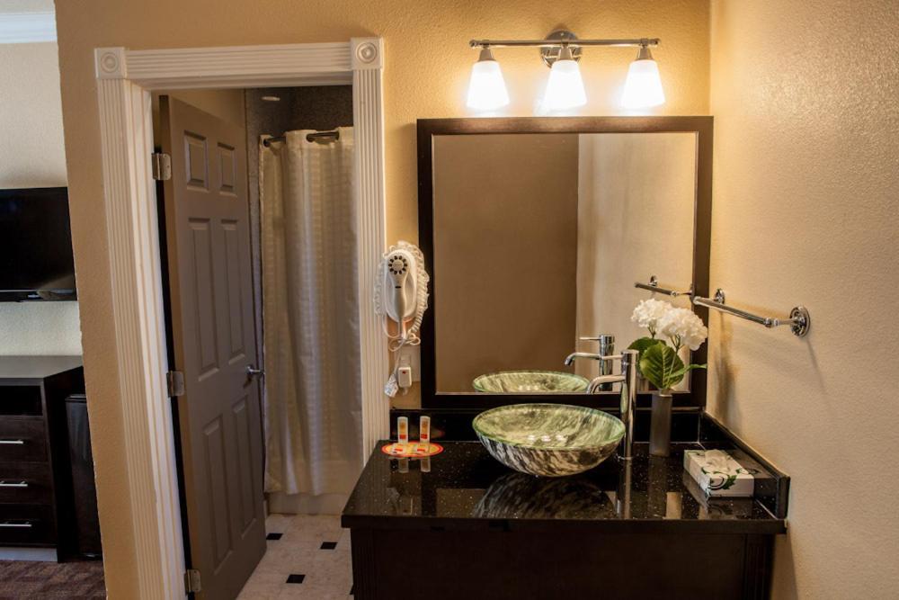 | Marinwood Inn & Suites