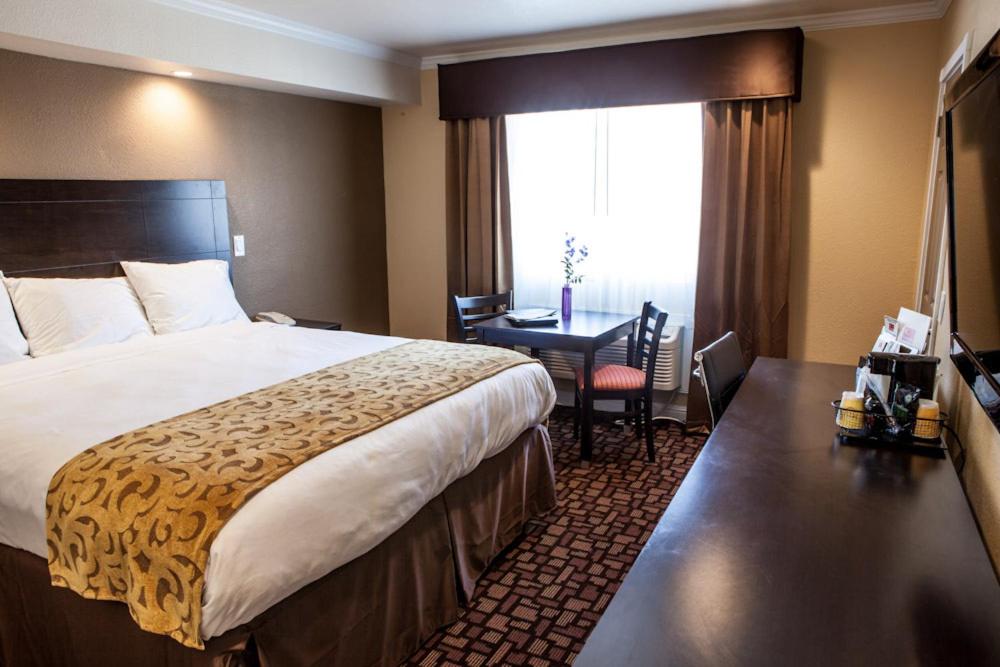 | Marinwood Inn & Suites