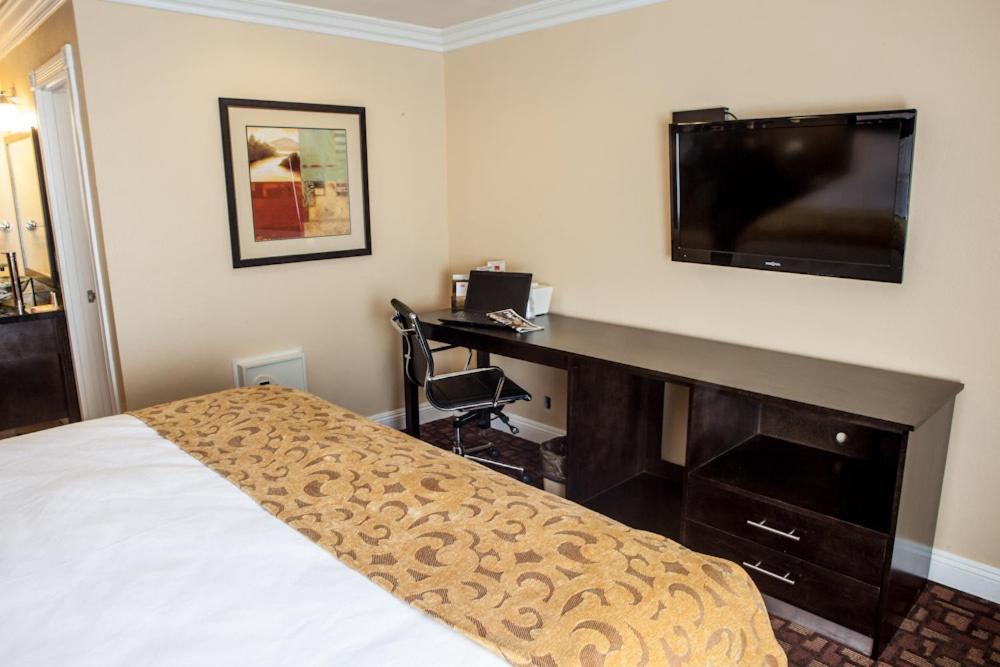 | Marinwood Inn & Suites