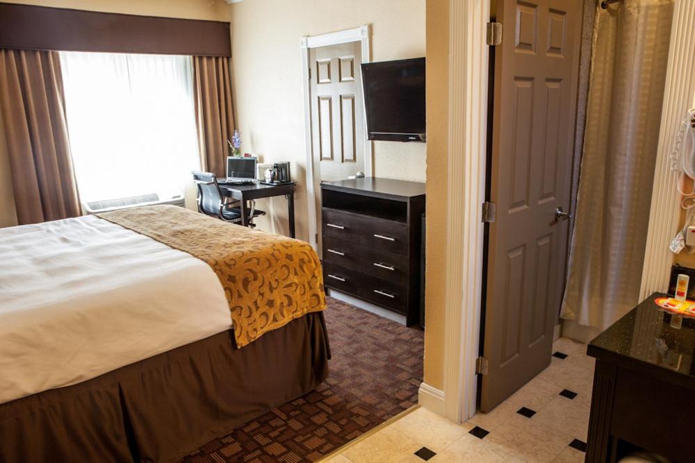 | Marinwood Inn & Suites