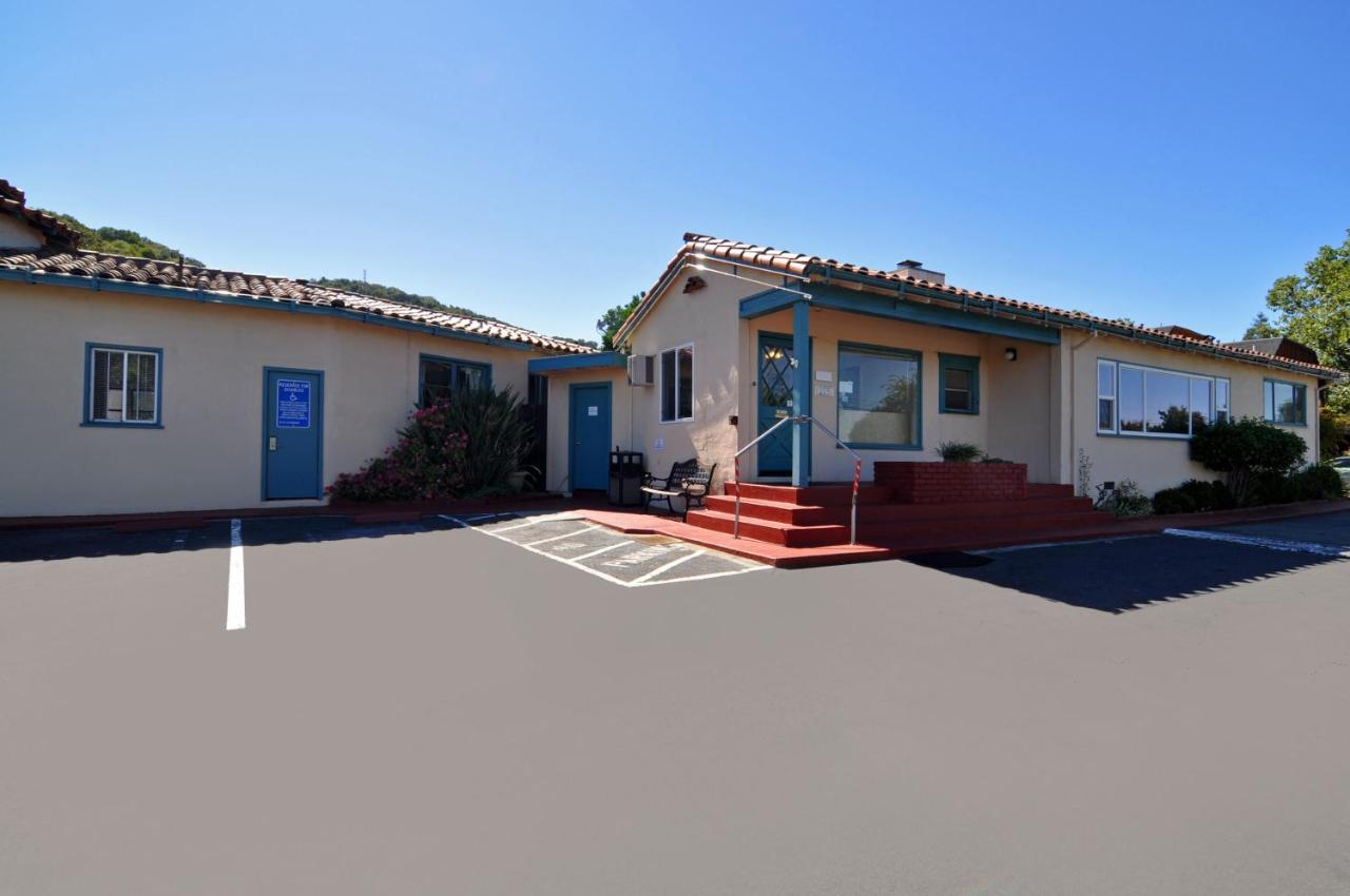 | Marinwood Inn & Suites