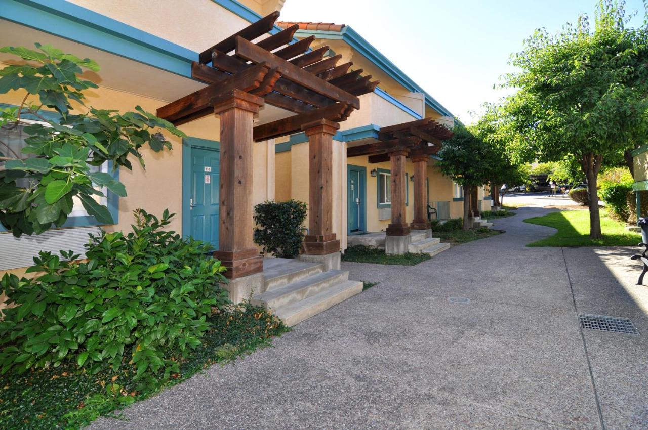 | Marinwood Inn & Suites