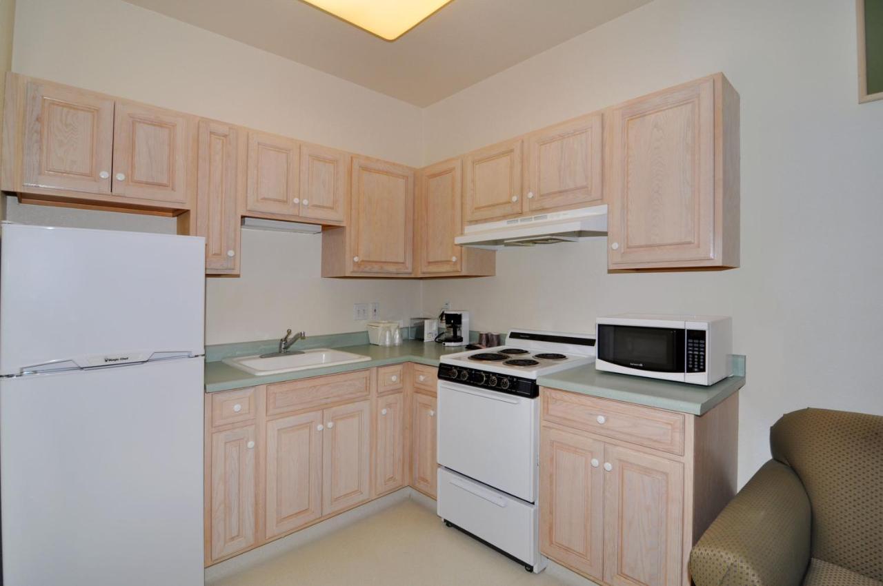 | Marinwood Inn & Suites
