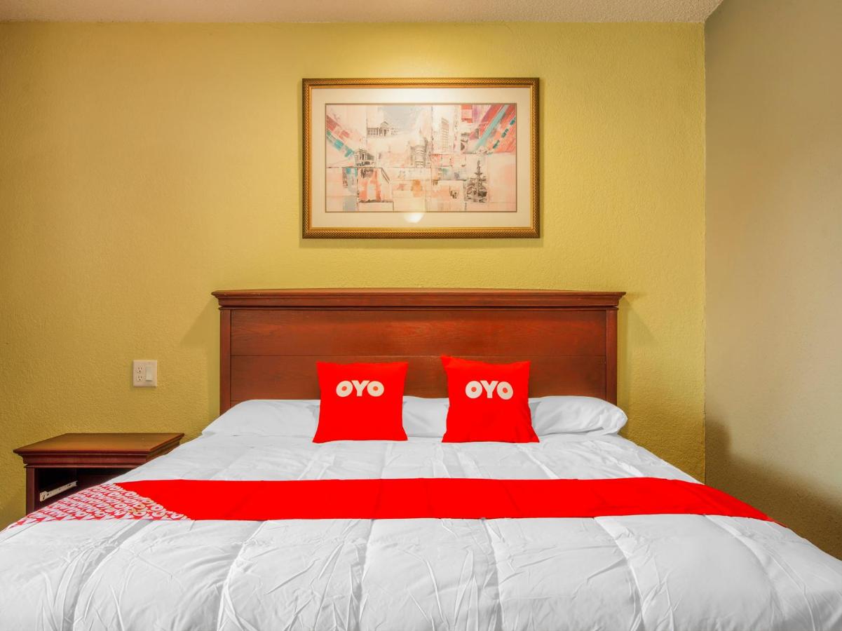 King Room at OYO Superior Budget Inn Bartow