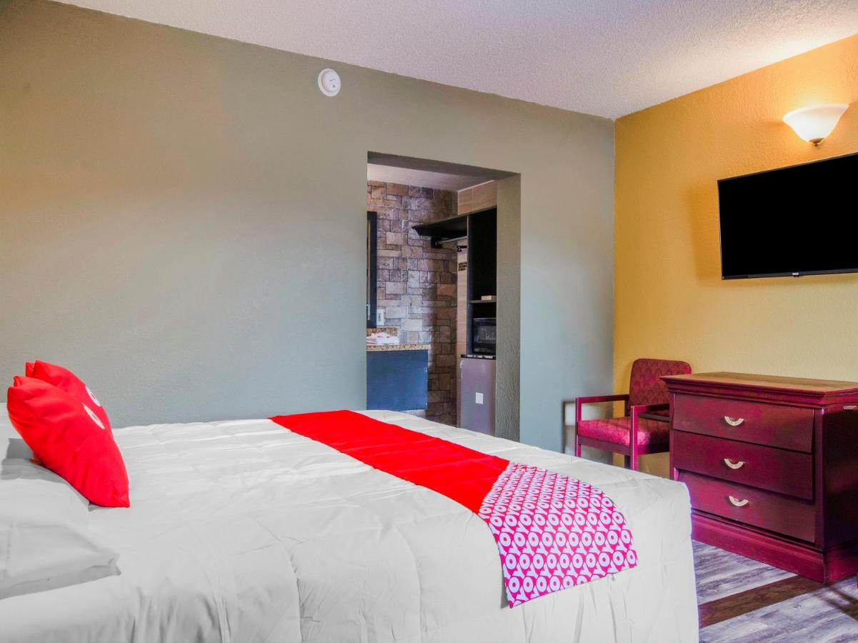 King Room at OYO Superior Budget Inn Bartow