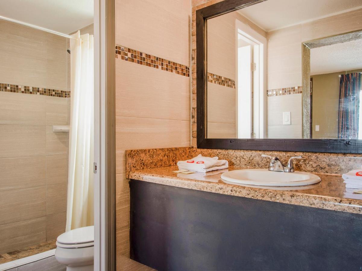 King Room at OYO Superior Budget Inn Bartow