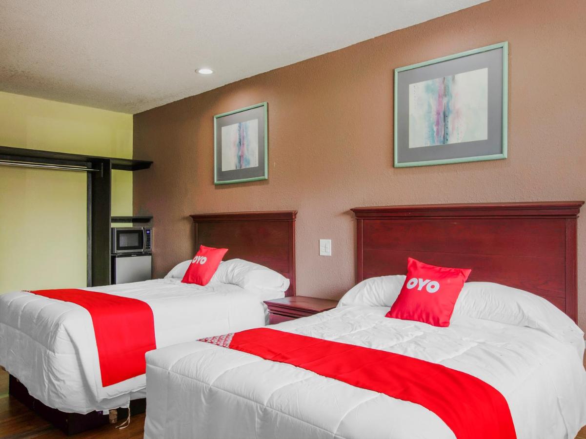 Double Room with Two Double Beds at OYO Superior Budget Inn Bartow