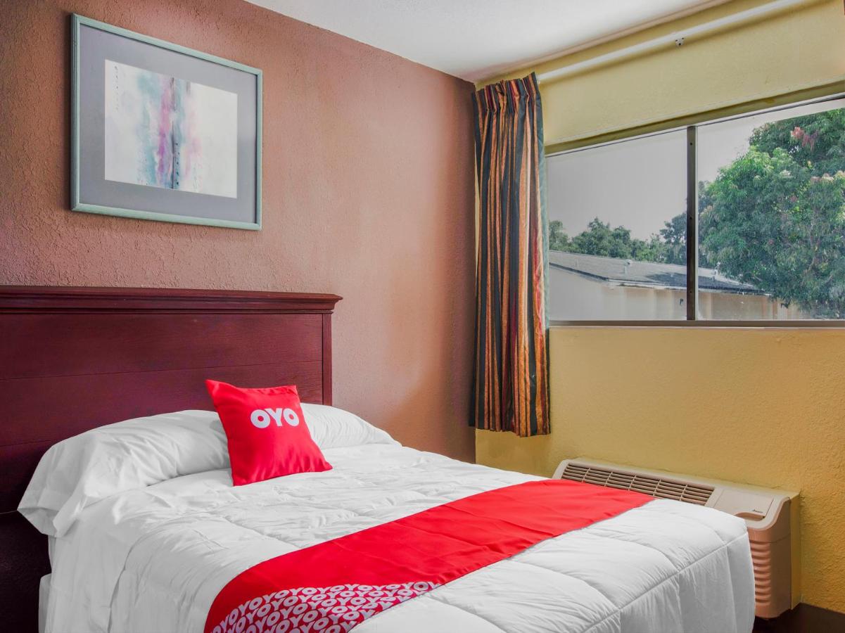 Double Room with Two Double Beds at OYO Superior Budget Inn Bartow