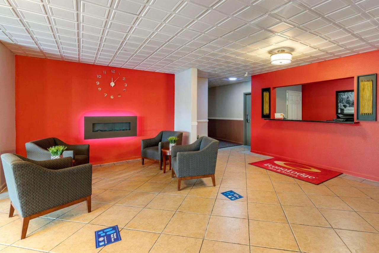 | Econo Lodge Inn & Suites Granite City