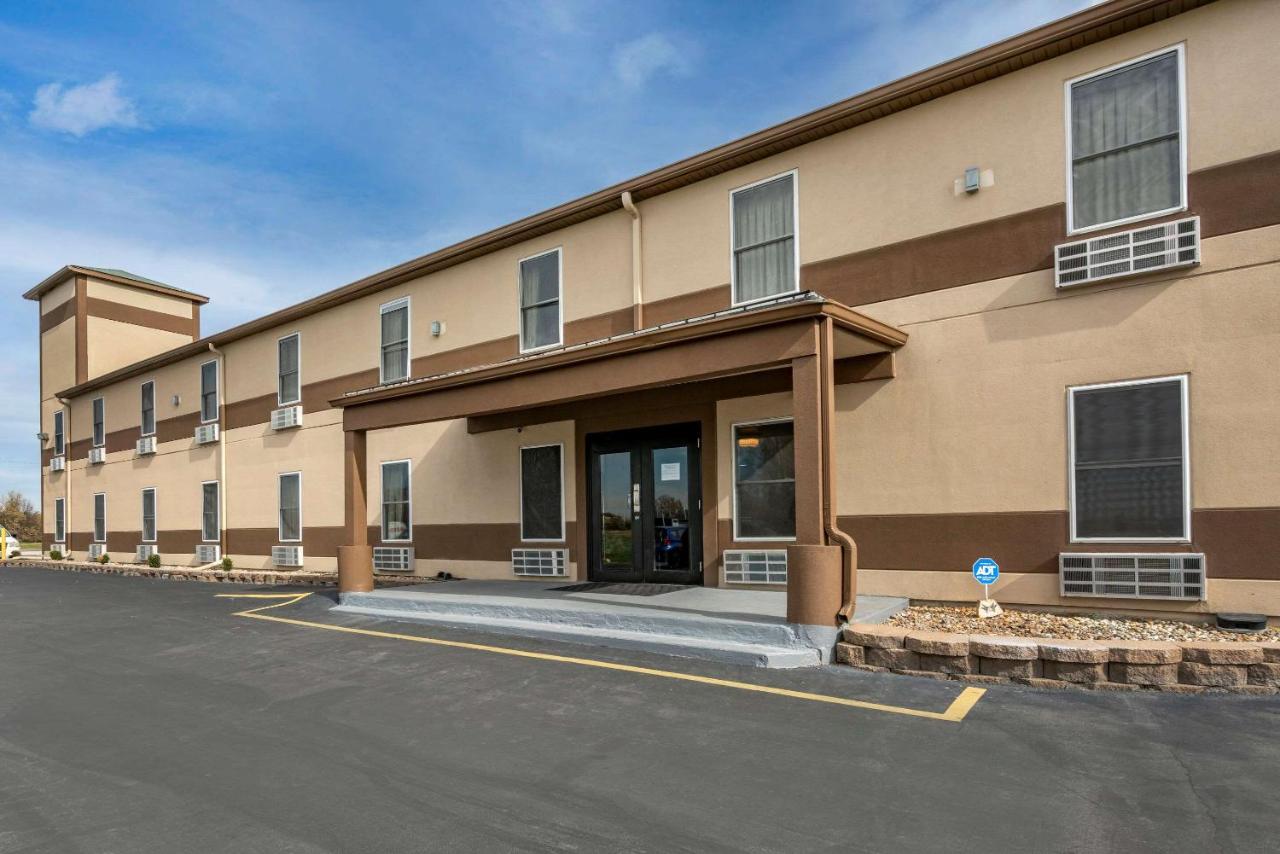 | Econo Lodge Inn & Suites Granite City