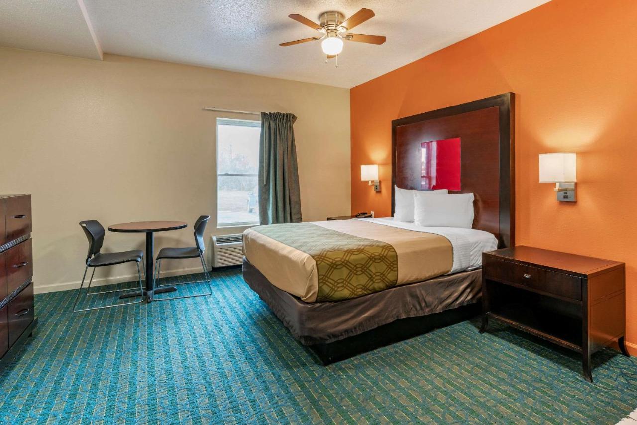 | Econo Lodge Inn & Suites Granite City