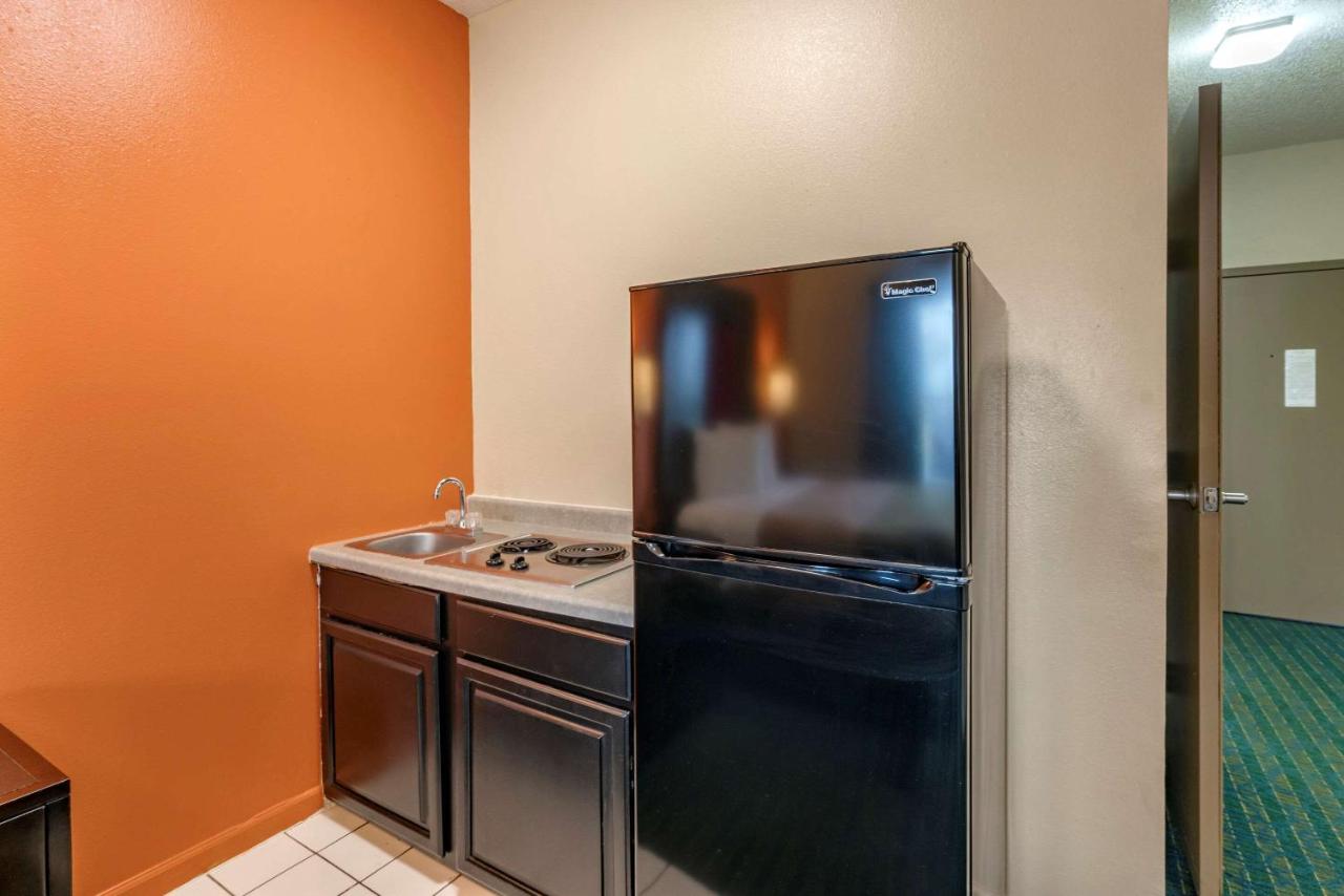 | Econo Lodge Inn & Suites Granite City