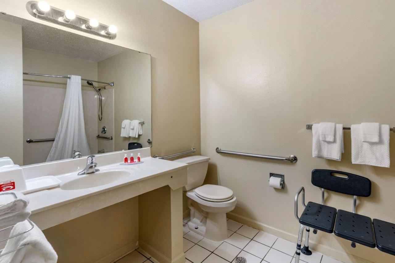 | Econo Lodge Inn & Suites Granite City