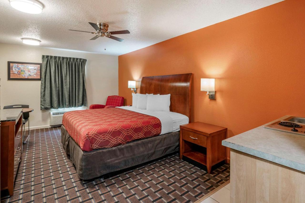 | Econo Lodge Inn & Suites Granite City