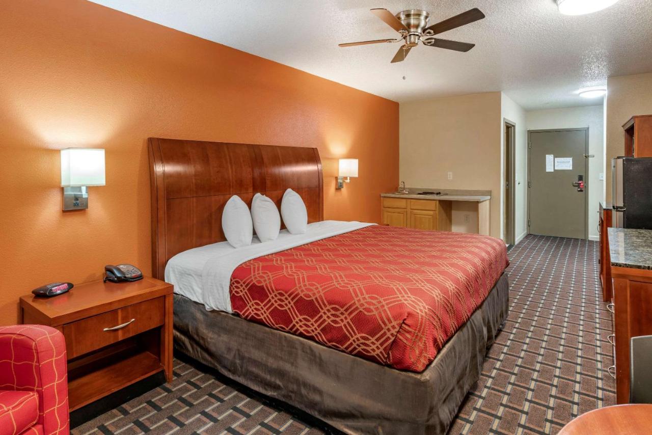 | Econo Lodge Inn & Suites Granite City