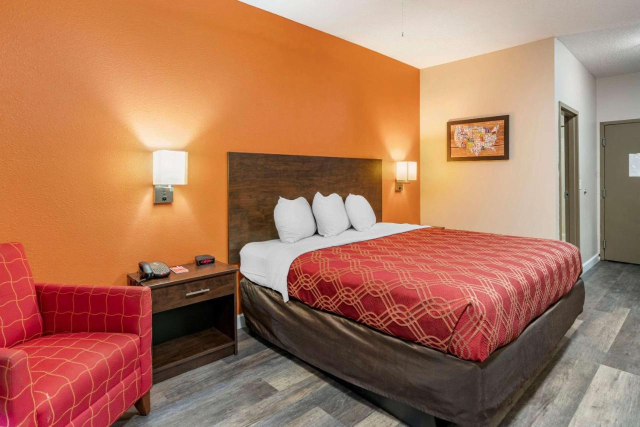 | Econo Lodge Inn & Suites Granite City