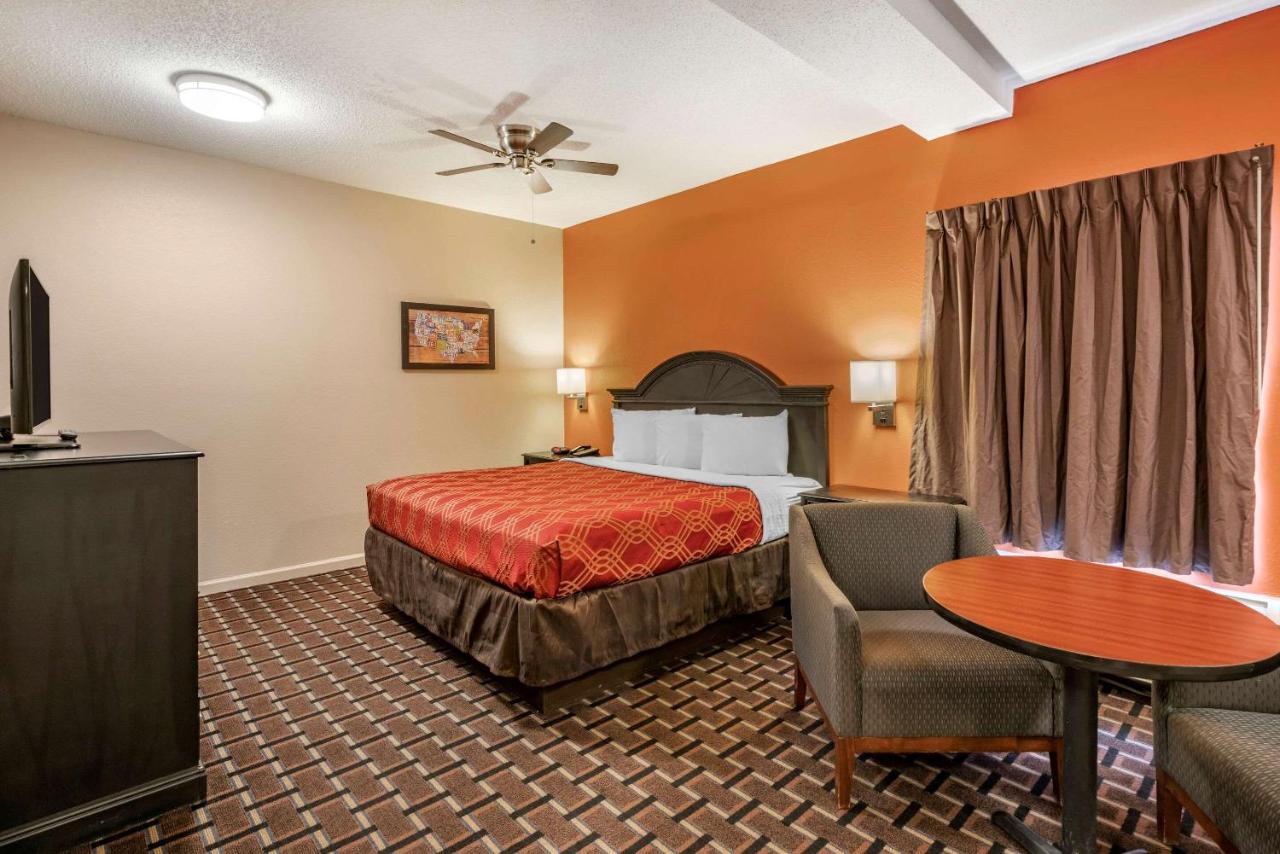 | Econo Lodge Inn & Suites Granite City