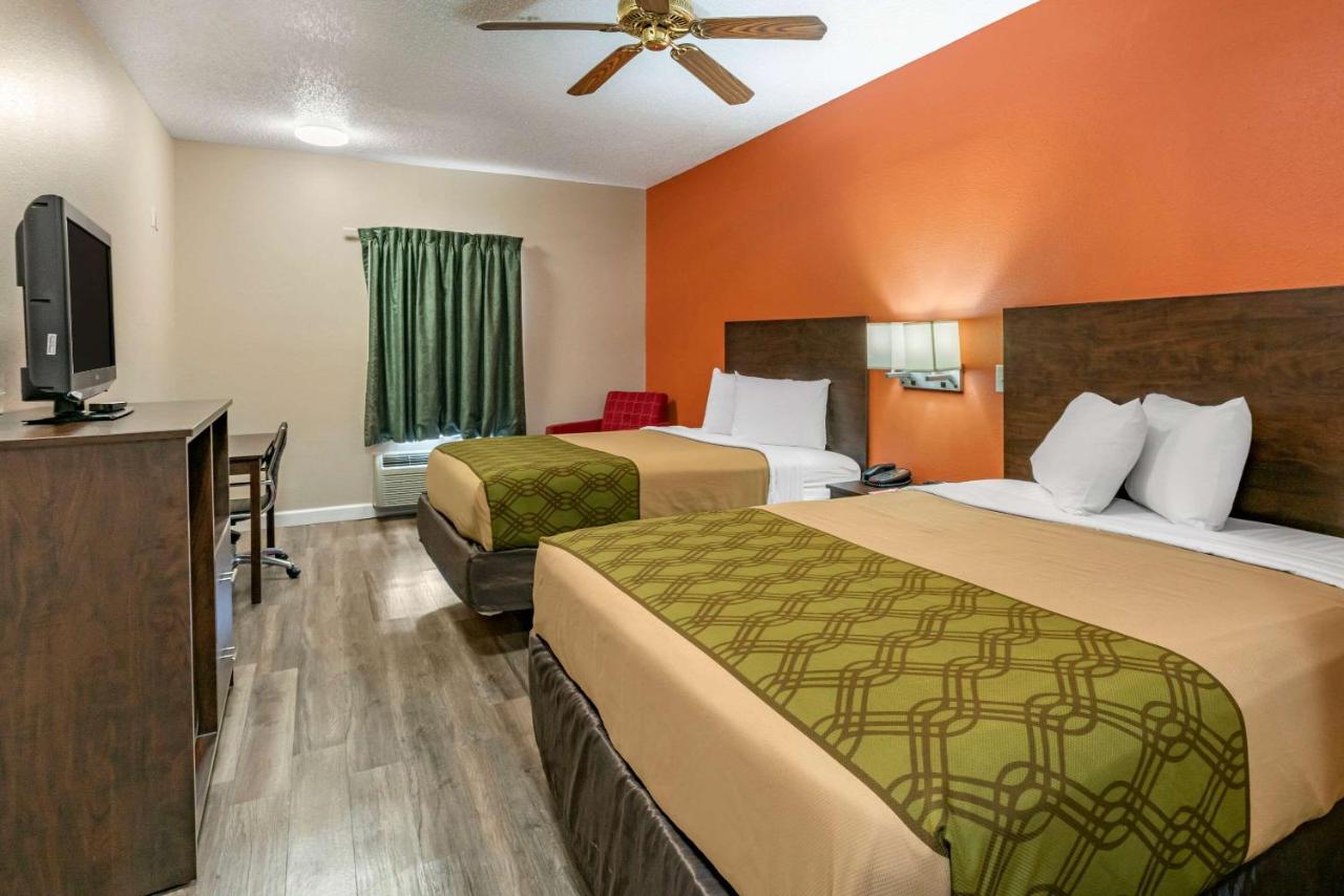 | Econo Lodge Inn & Suites Granite City