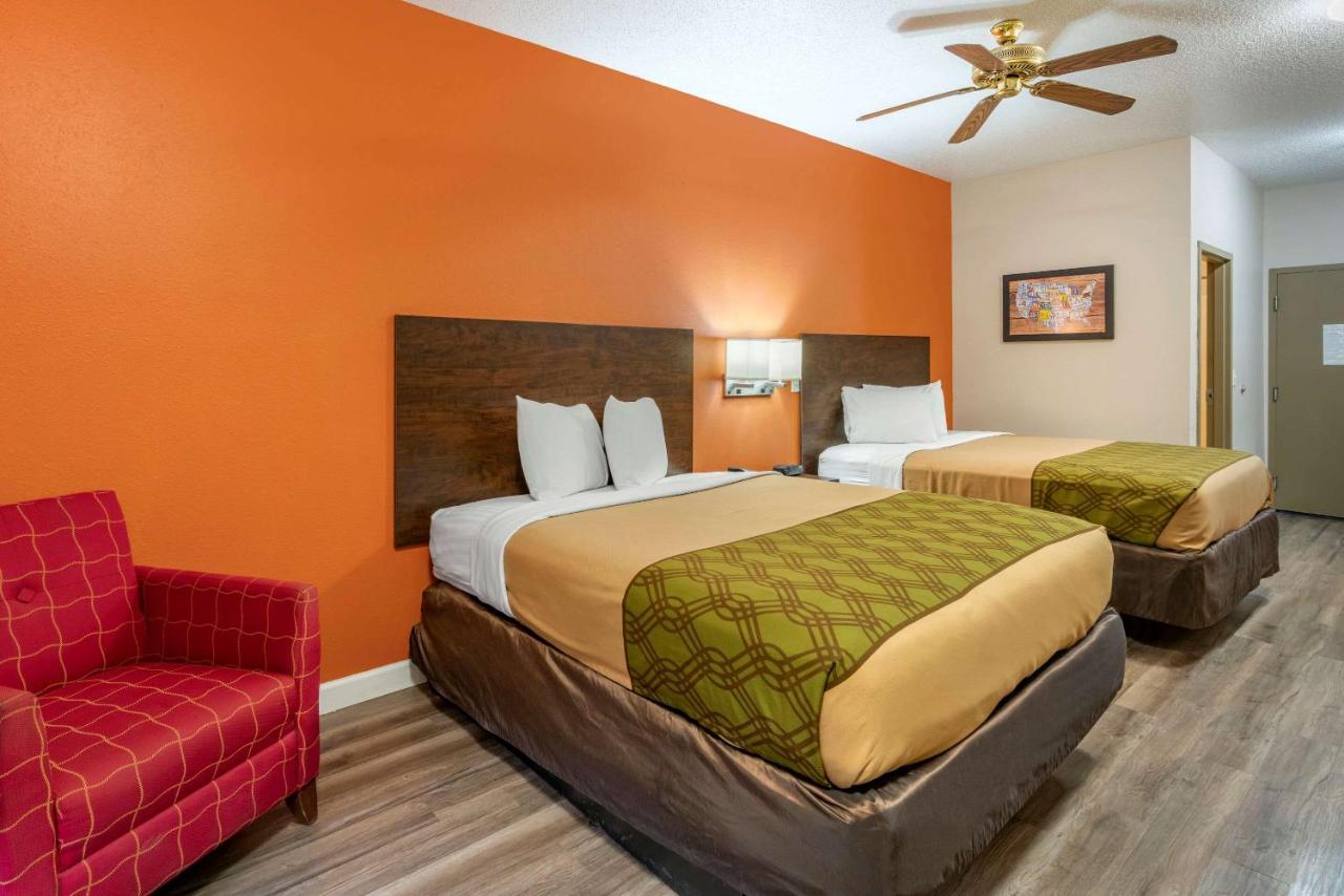 | Econo Lodge Inn & Suites Granite City
