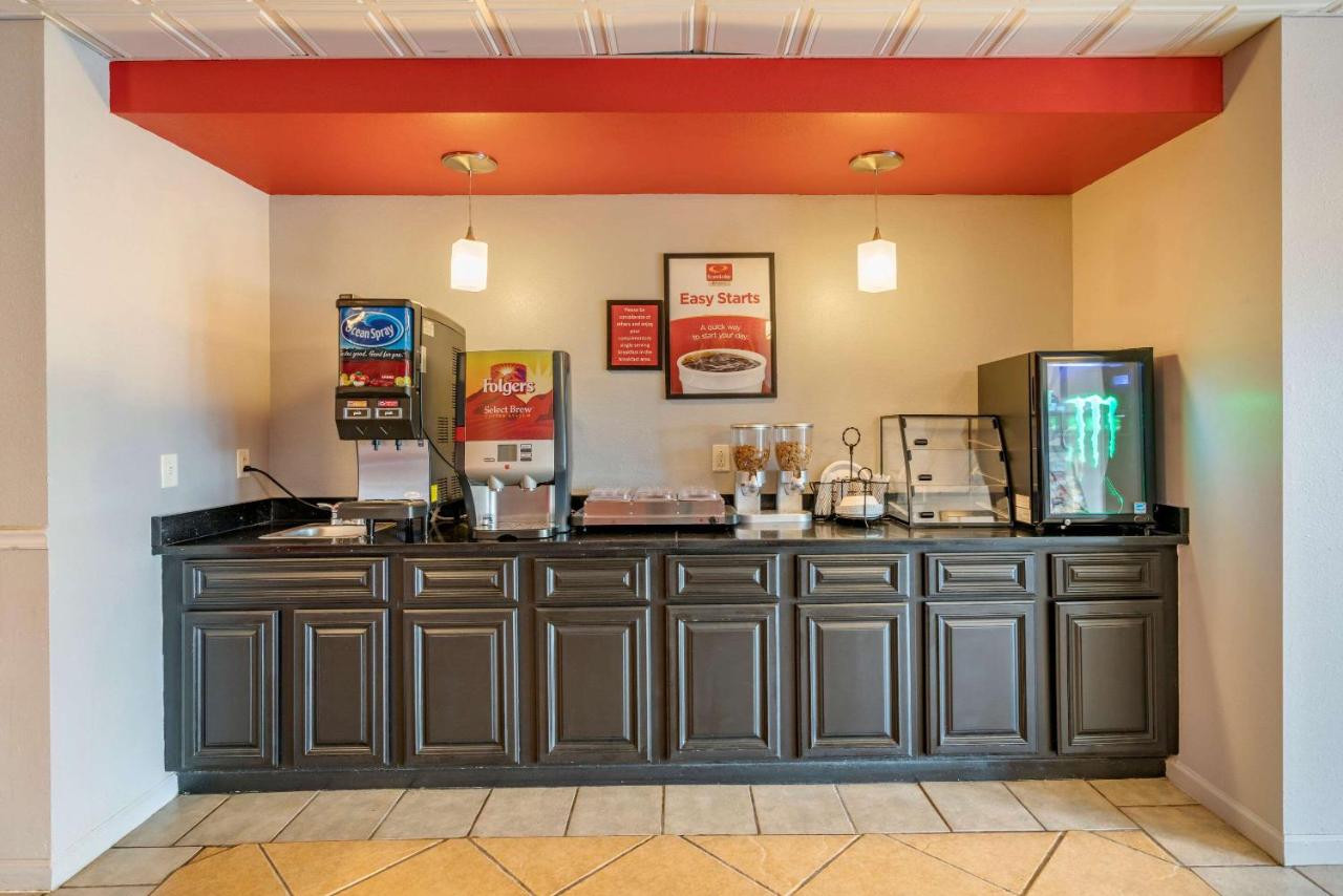 | Econo Lodge Inn & Suites Granite City