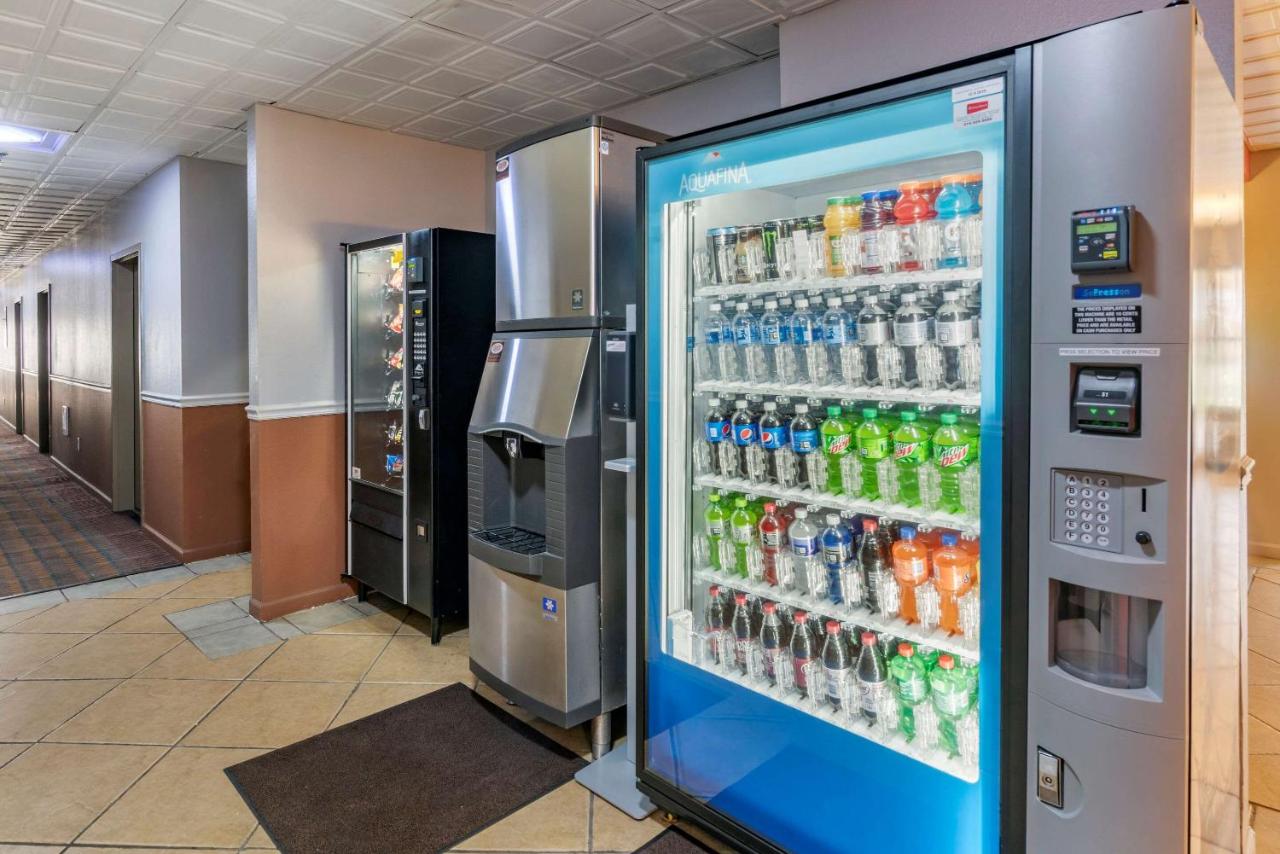 | Econo Lodge Inn & Suites Granite City