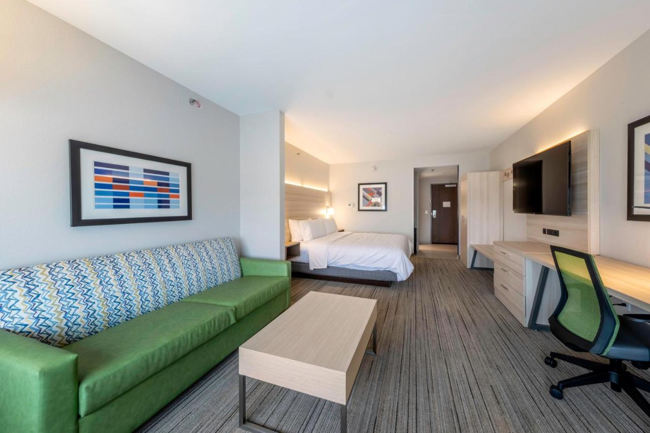  | Holiday Inn Express & Suites - Staunton, an IHG Hotel