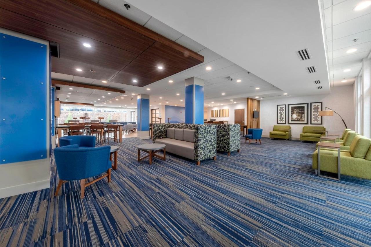 | Holiday Inn Express & Suites - Staunton, an IHG Hotel