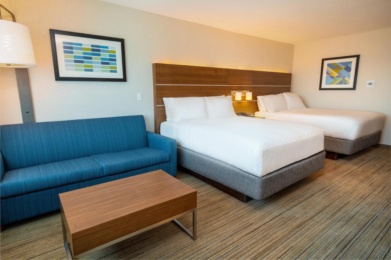 Queen Suite with Two Queen Beds Hearing Accessible Bathtub - Non-Smoking at Holiday Inn Express & Suites Las Vegas - E Tropicana, an IHG Hotel