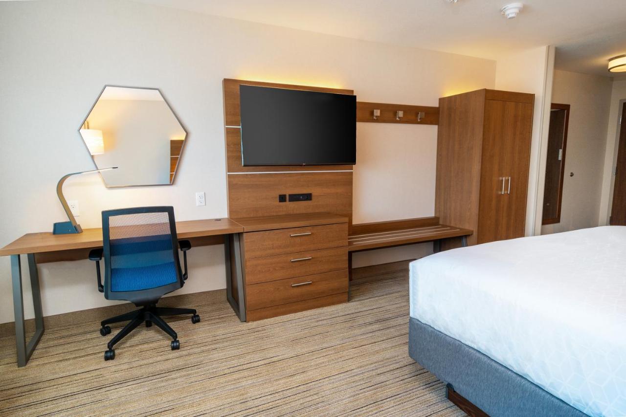 Standard King Room - Non-Smoking at Holiday Inn Express & Suites Las Vegas - E Tropicana by IHG