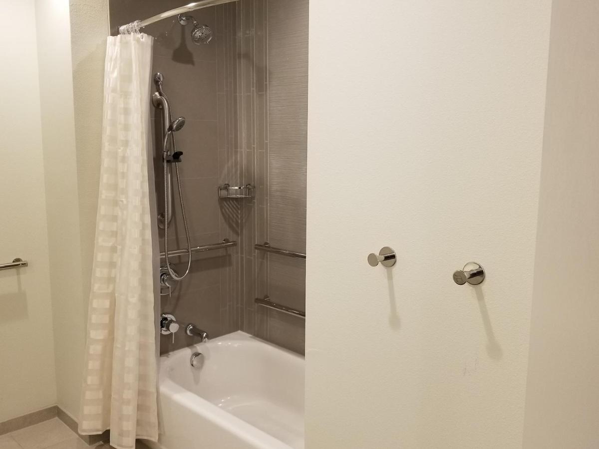King Studio - Ada With Tub at Hyatt House Nashville Downtown/Convention Center