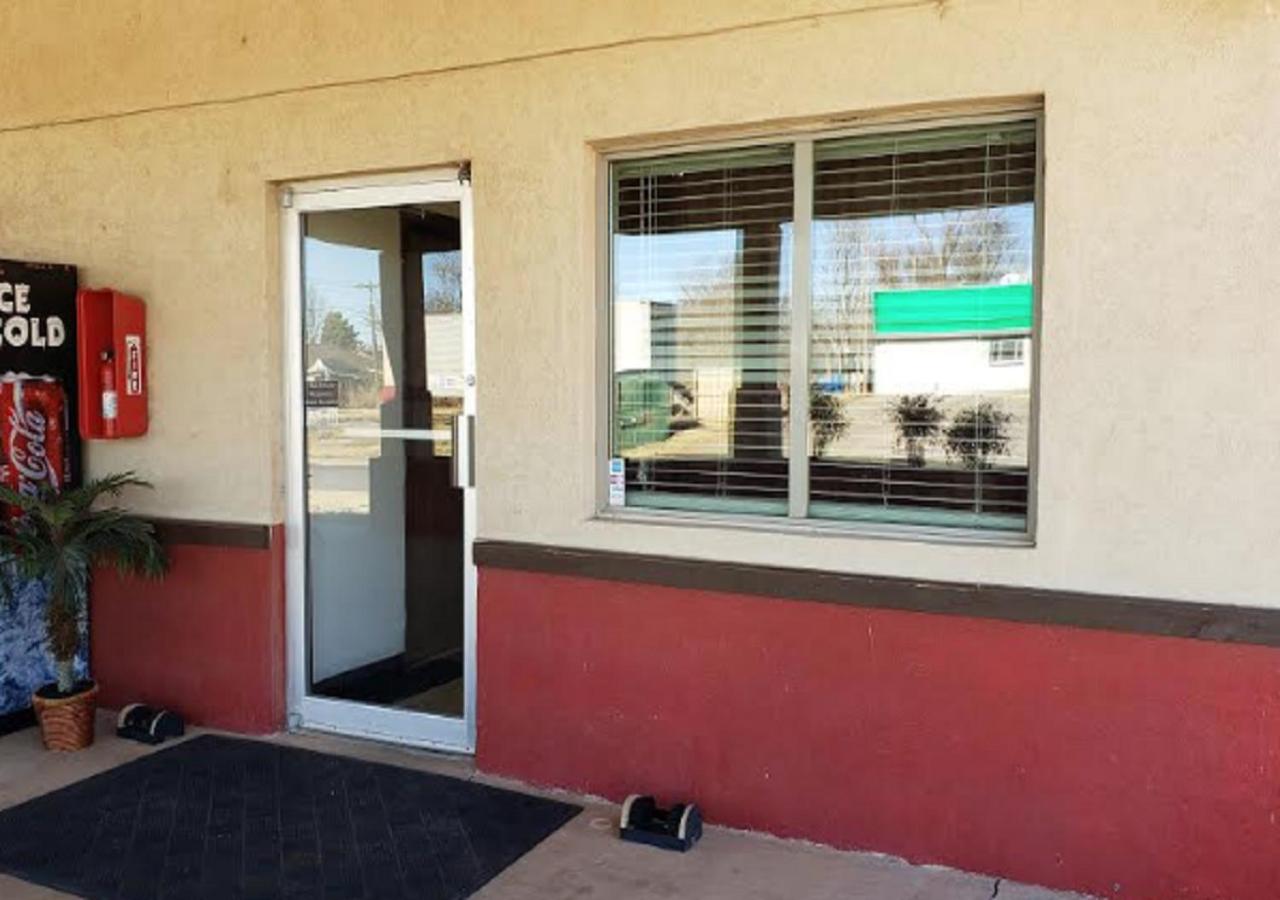  | Executive Inn Woodward