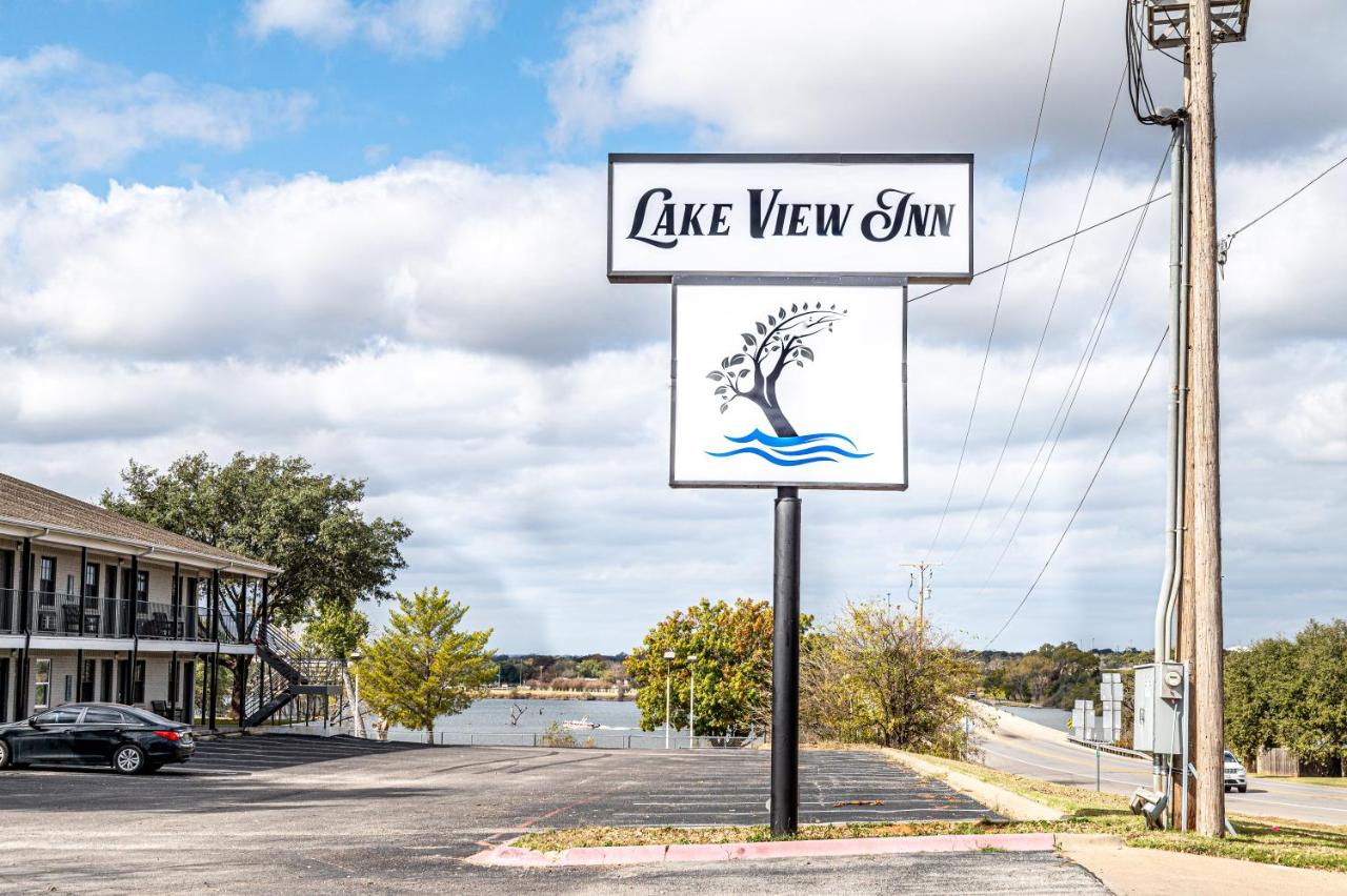 | Lake View Inn