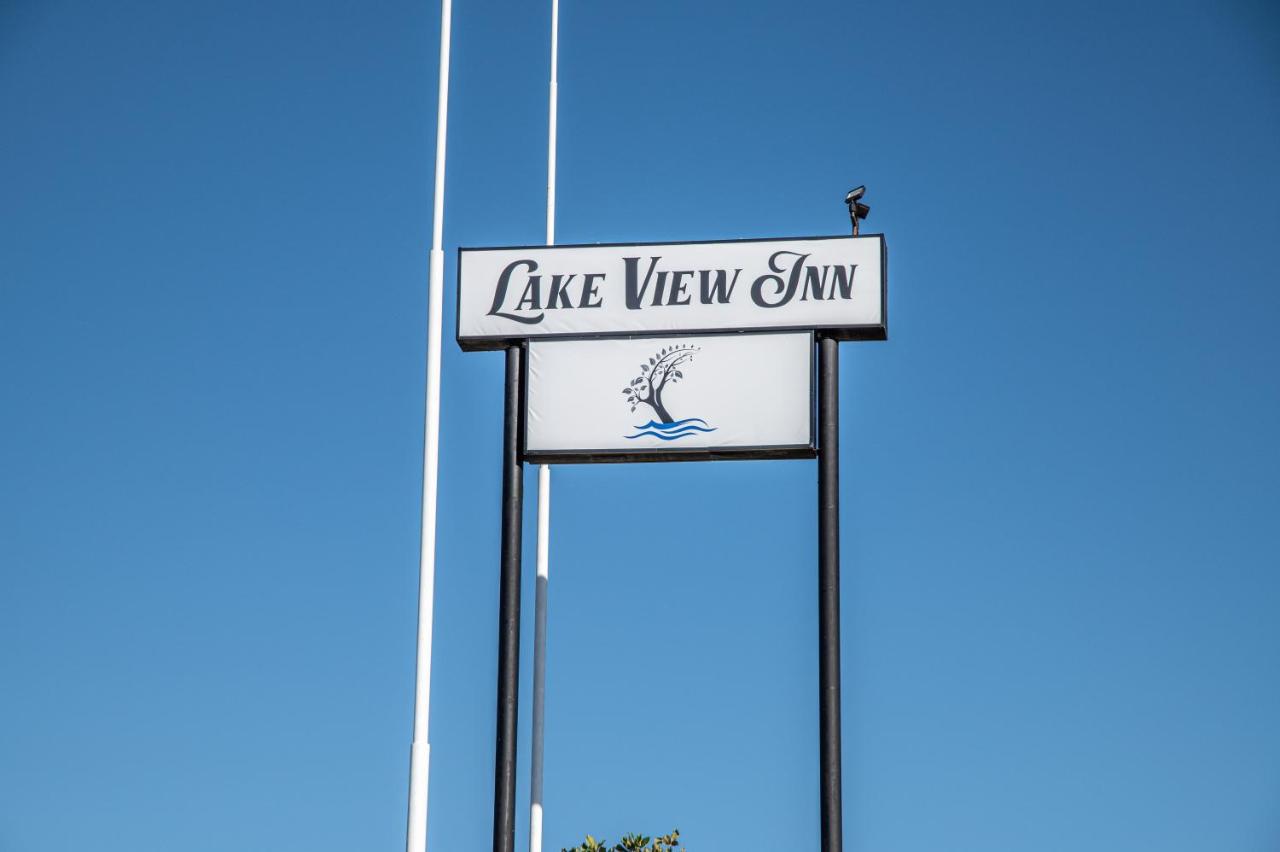 | Lake View Inn