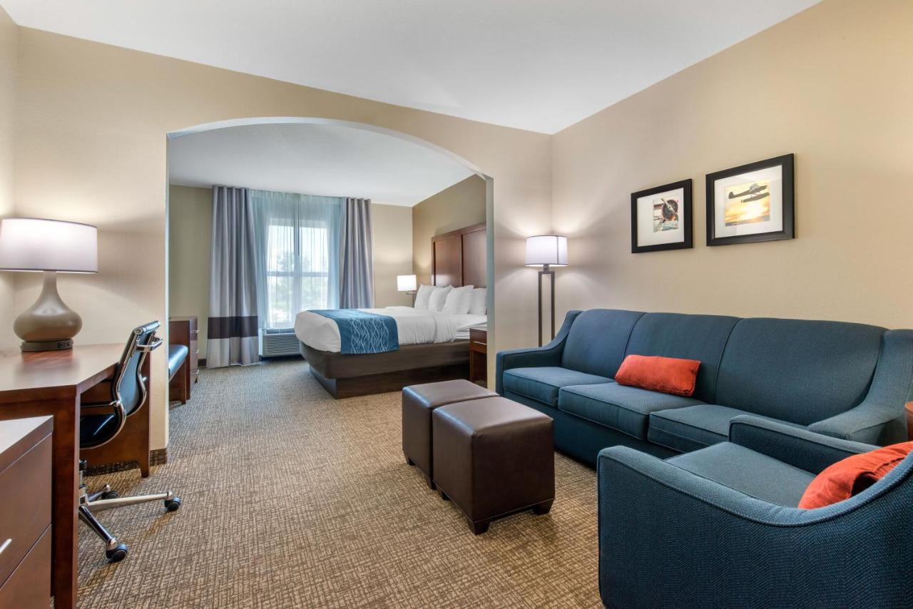 King Suite - Accessible/Non-Smoking at Comfort Inn & Suites Tavares North