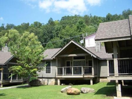| Carr's Northside Hotel and Cottages