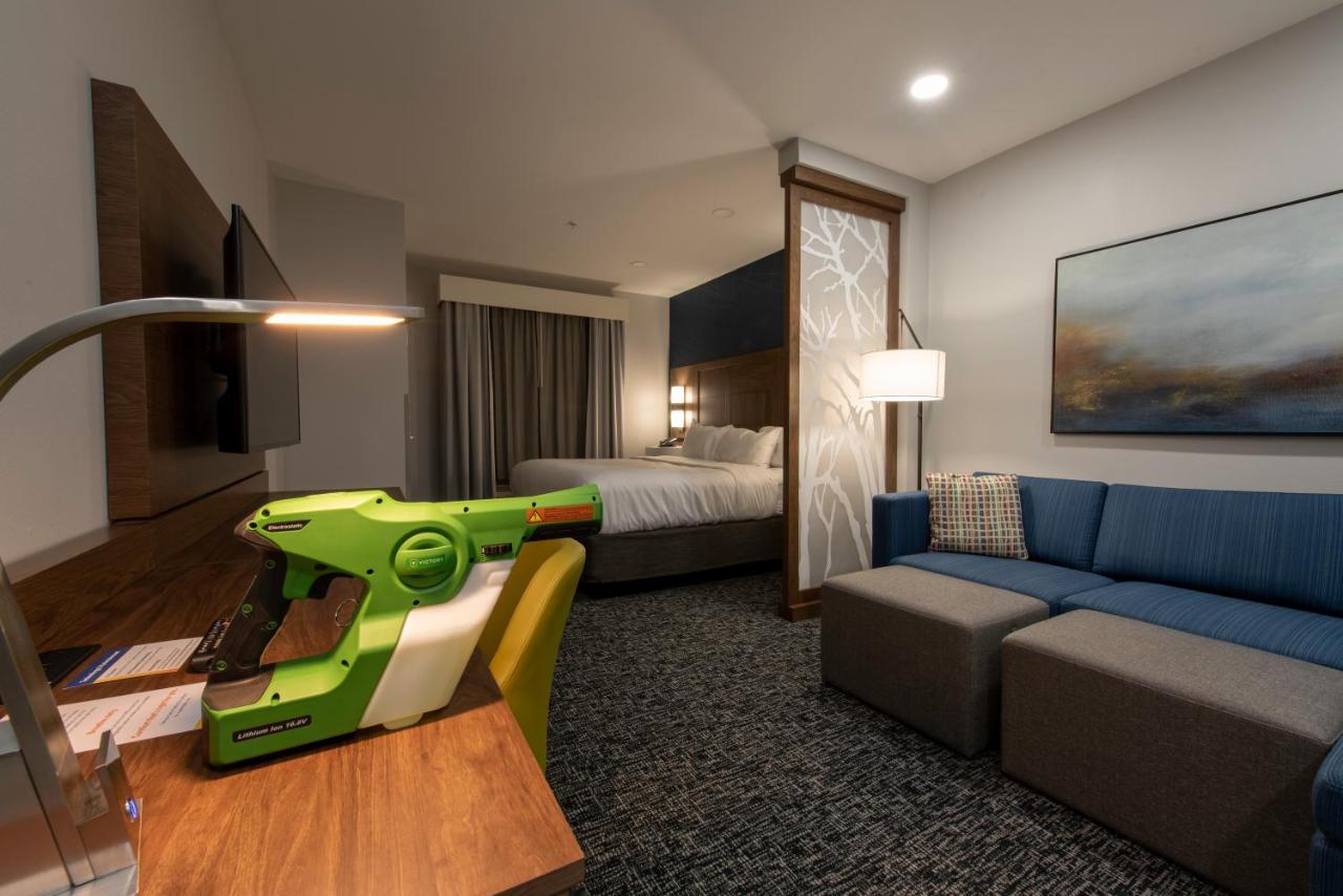 King Suite with Accessible Tub - Accessible/Non-Smoking at Comfort Suites Greenville Airport