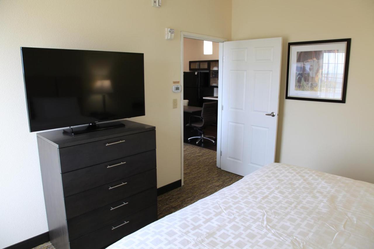 One-Bedroom King Room with Mobility Accessible Tub at Candlewood Suites Austin North, an IHG Hotel